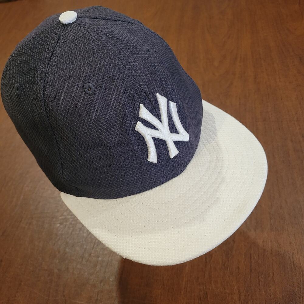 New York  Yankees Hat Cap Fitted Mens 7 1/4 Black New Era 59Fifty MLB Baseball